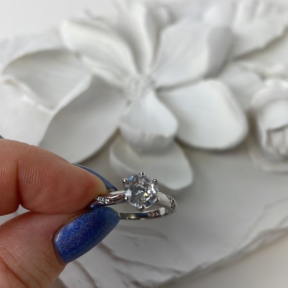 Solitaire Large Size Crystal & Small Crystals On Sides set in Sterling - Picture 6 of 16